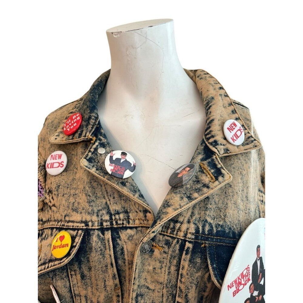 Small Acid Wash Denim Jacket Lot of 26 New Kids on The Block Buttons Donnie Joey - Picture 4 of 16